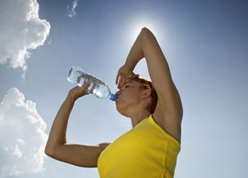 Ne dőlj be a nyári reklámoknak, még mindig az ivóvíz a legjobb szomjoltó!